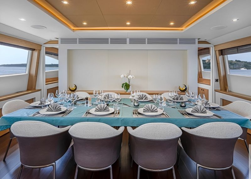 Couach 37 M 2000 for sale MD dining area abyacht.com