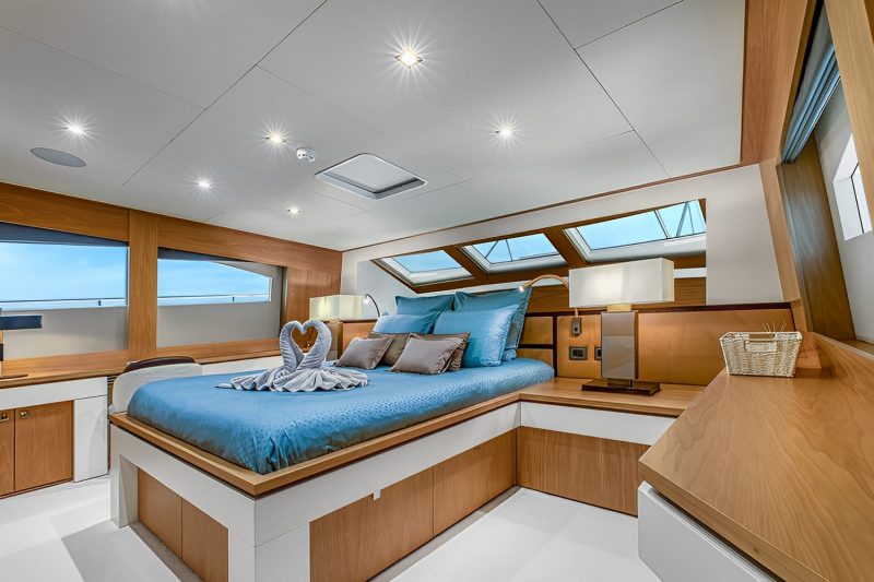 Couach 37 M 2000 for sale MD master stateroom abyacht.com