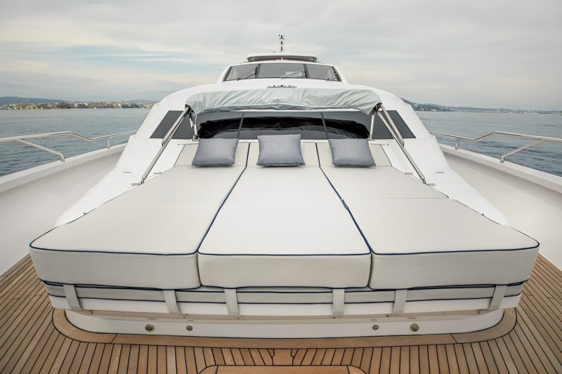 Couach 37 M 2000 for sale bowdeck sunbathing abyacht.com