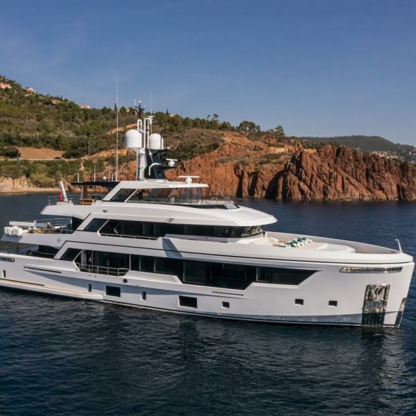 Motoryacht explorer 38 M for sale starboard view abyacht.com
