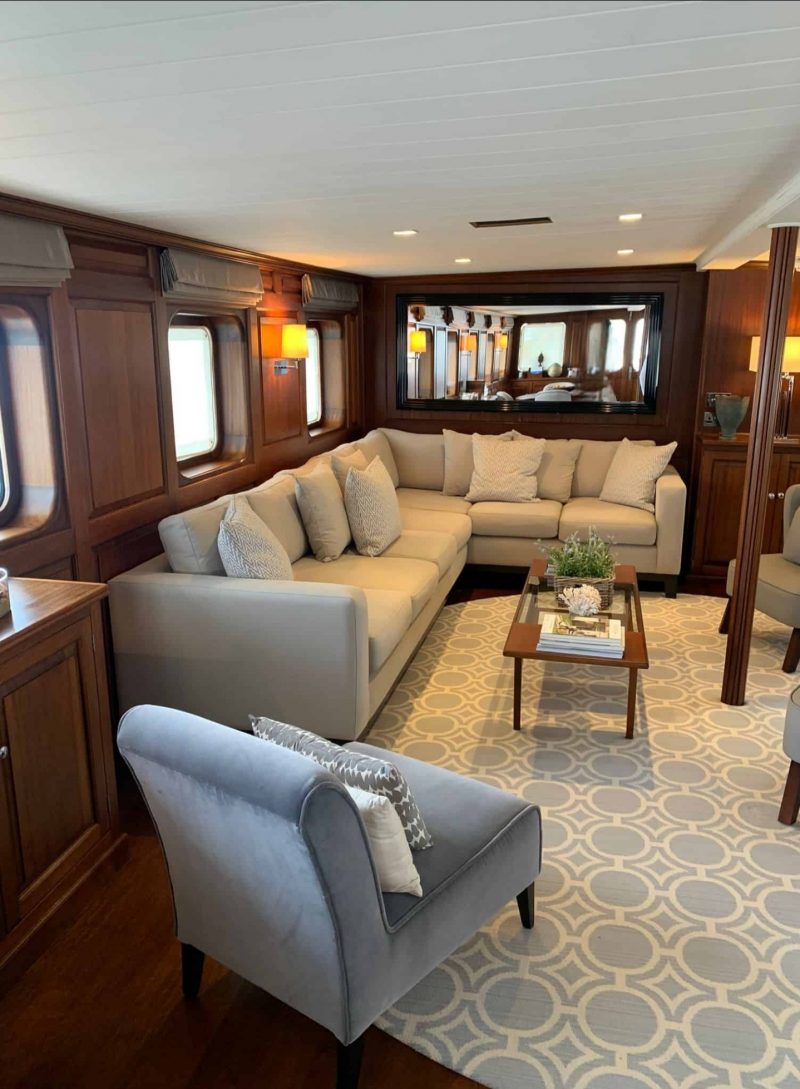 Classic M motoryacht for sale MDsaloon Abyacht.com