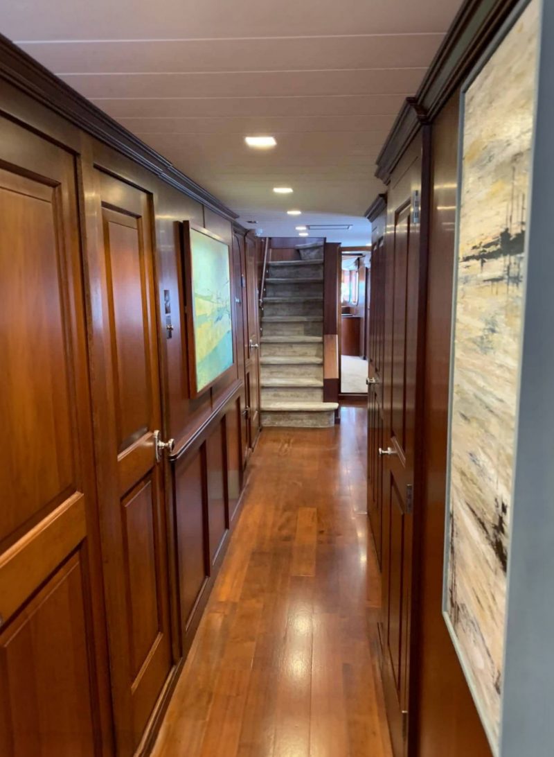 Classic M motoryacht for sale hallway Abyacht.com
