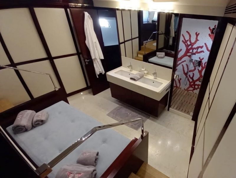 LD Guest cabin bathroom