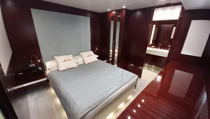 Amer 116 motoryacht LD Guest ensuite cabin